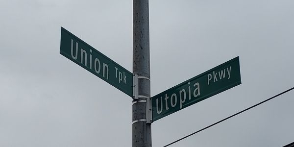 Signs indicating Union Turnpike and Utopia Pkwy