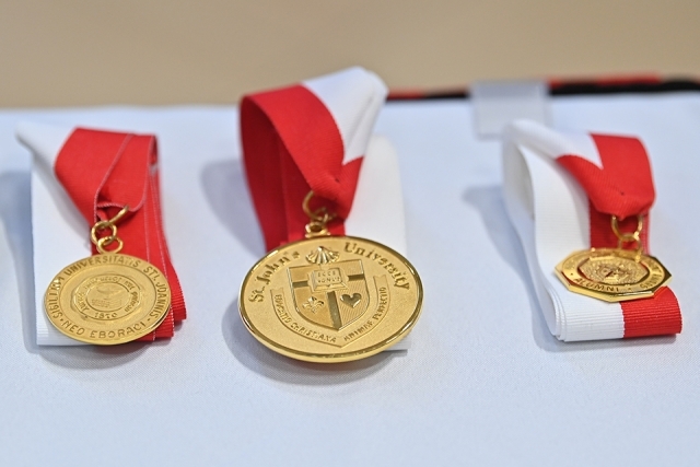 Alumni convocation medals