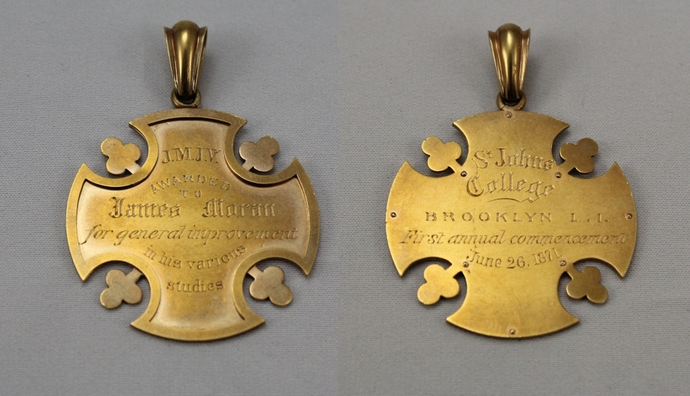 Gold commencement medal (front and reverse sides)