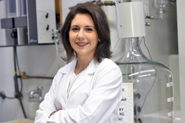 Deanna Ingrassia in the lab