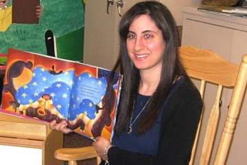 Laura Giunta holding a book open