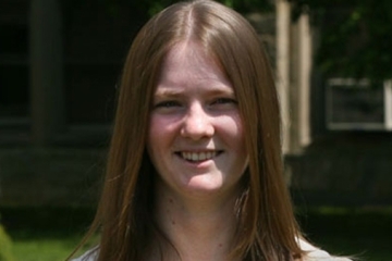 Amy Petersen headshot