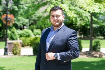 Salvatore Valentinetti '17 headshot outdoors