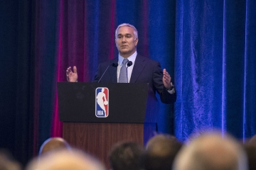 Danny Meiseles ’88SVC standing at podium speaking to audience