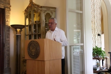 Jean-Pierre Ruiz lecturing at the embassy