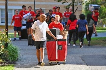 Students at Move In Day on campus