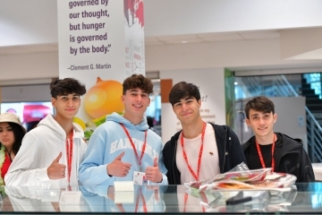 Students pose for a picture at orientation