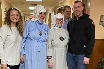 TYMON MEEHAN and wife Milena with two sisters posing for photo