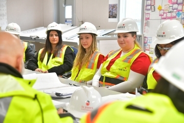 Nursing and Physician Assistant Students Tour St. Vincent Health Sciences Center
