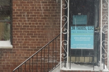 JR Taxes LLC Logo