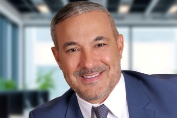 peter gonzalez headshot