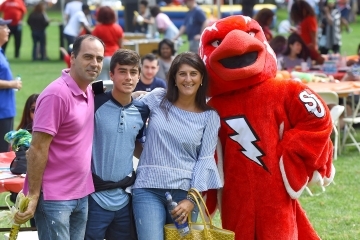 Family poses for a photo with Johnny Thunderbird