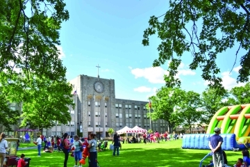 Great Lawn with rides and alumni