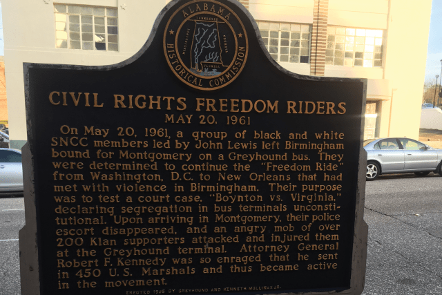 A plaque commemorating the Freedom Riders journey.