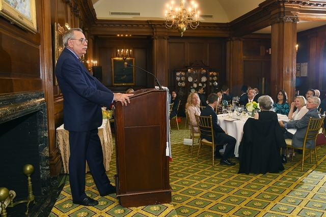 2019 Founder's Society Dinner speaker at podium