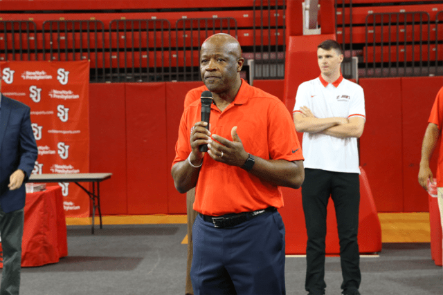 Mike Anderson addressing the crowd