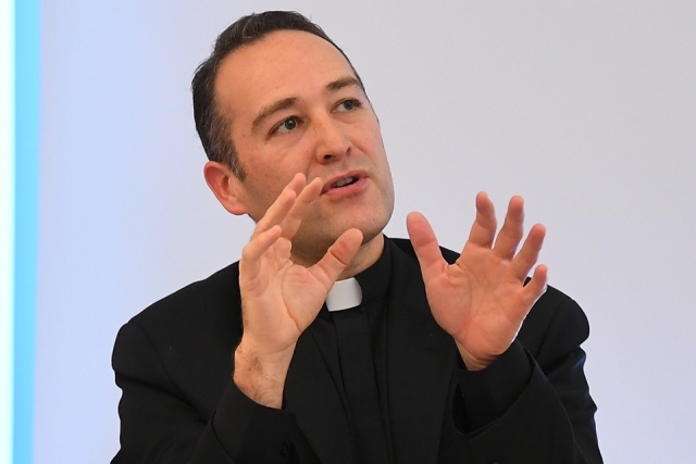 Attendee at SJU Annual Catholic Lecture 