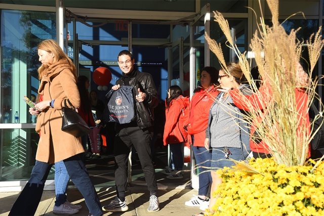 An excited welcome from SI Open House