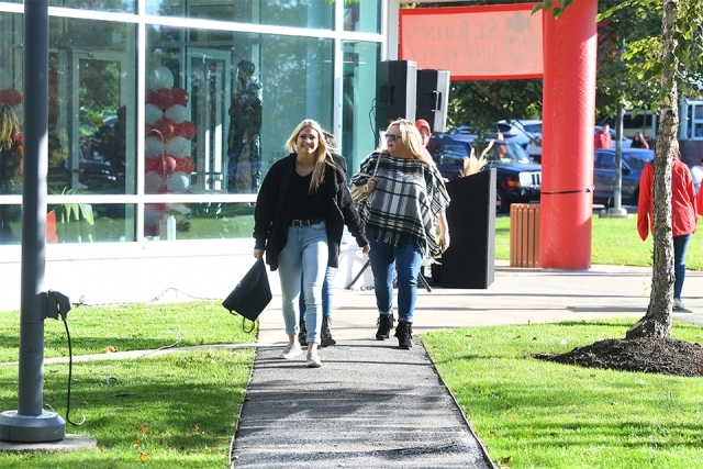 Checking out SI Campus Open House