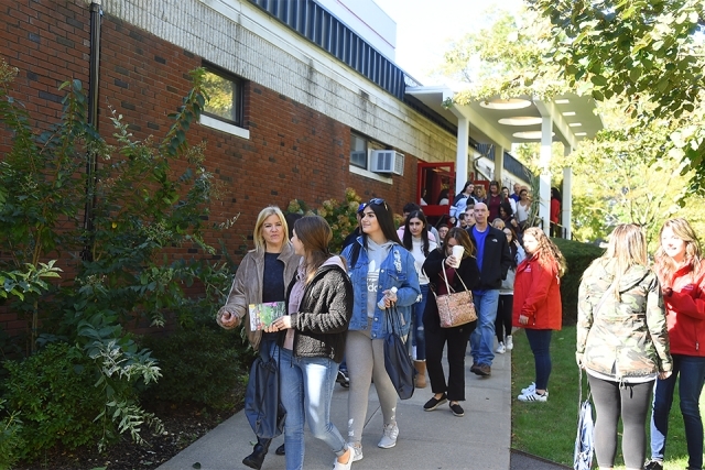 Exiting Open House Welcome at SI