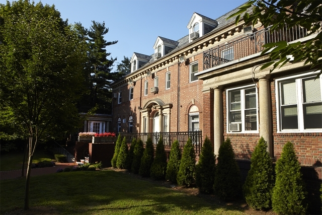 Flynn Hall on Staten Island Campus