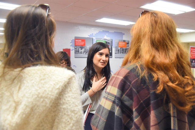 Prospective student meets current student
