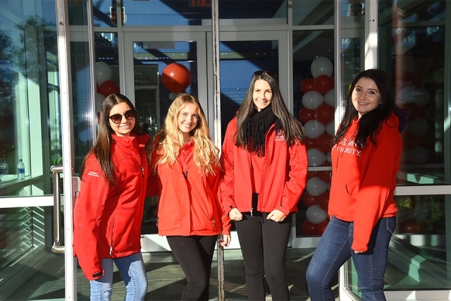 SI Open House ambassadors