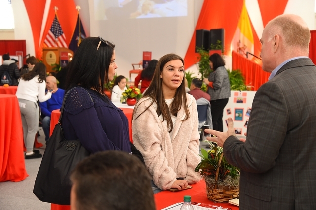 SI Open House student