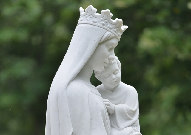 St. Thomas More Church: Statue