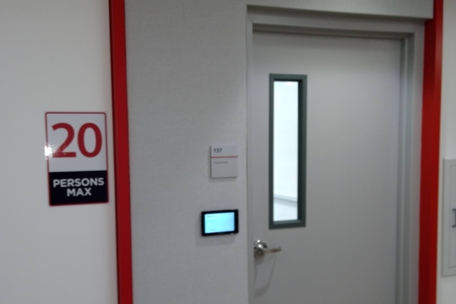 Door showing max capacity at 20 occupants