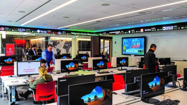 Tobin Business Lab with computers, TVs, and students working 