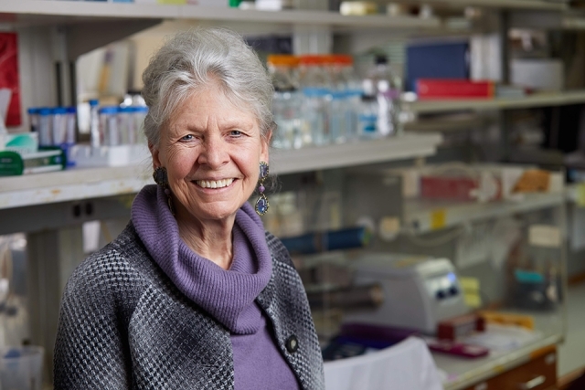 Picture of Joan Steitz, Ph.D. in a lab
