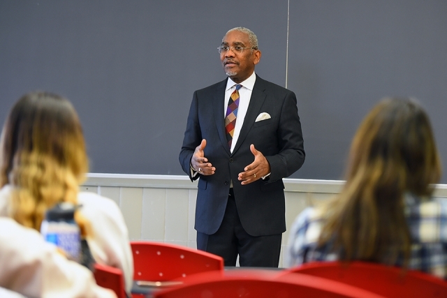 Rep. Greg Meeks Visits Queens Campus to meet with students
