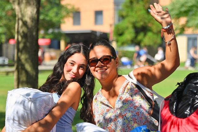 Student and family member at Move In Day