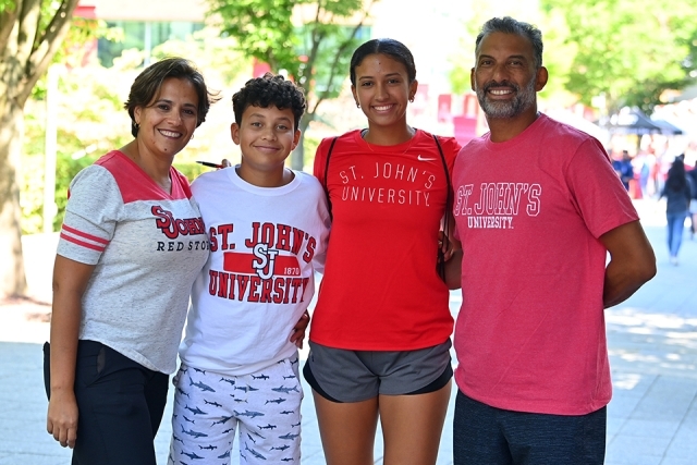 Student and family at Move In Day
