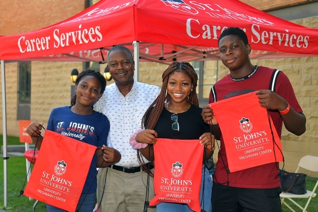 Student and family members at Move In Day