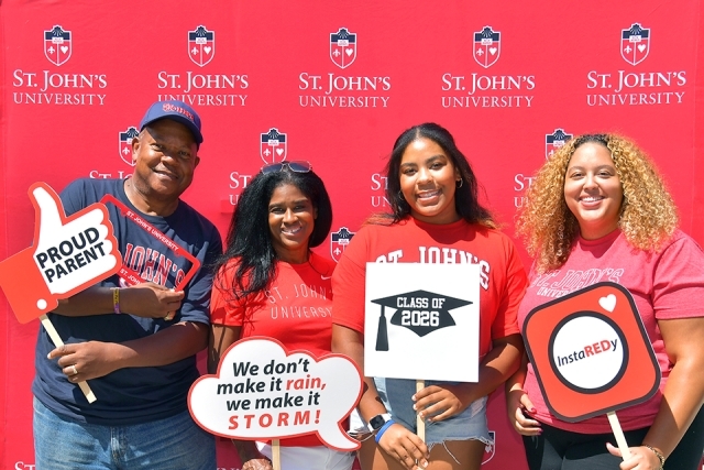 Student and family members at Move In Day