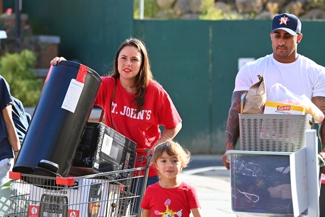 Student with her stuff in a shopping cart and her dad carrying other belongings