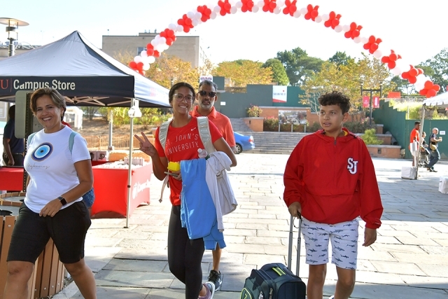 Students at St. John's Move In Day on campus