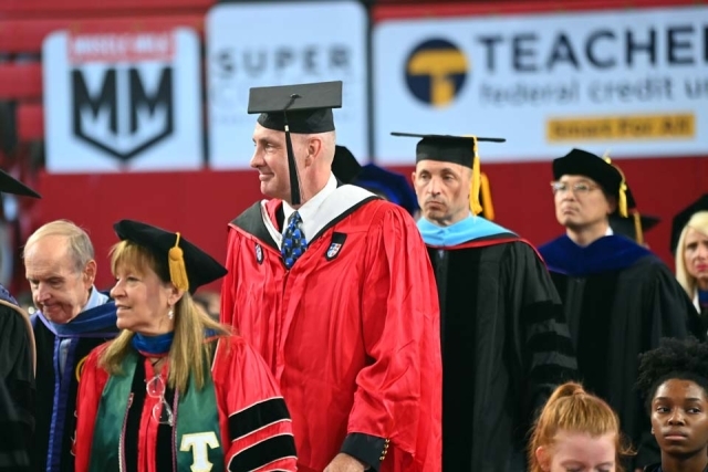Faculty onstage at 2022 New Student Convocation