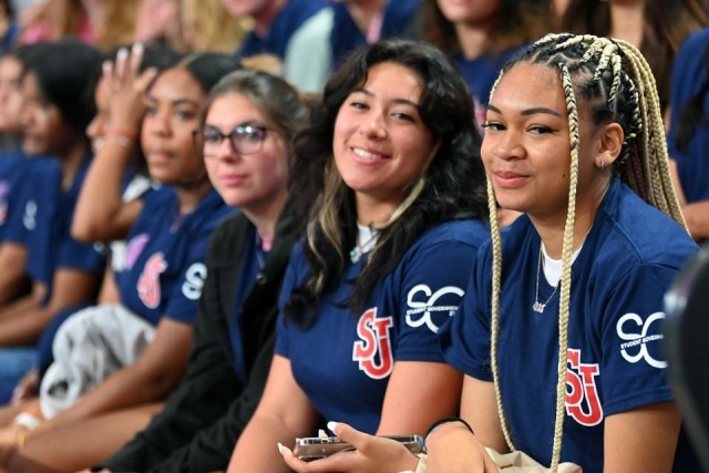 Students at 2022 New Student Convocation