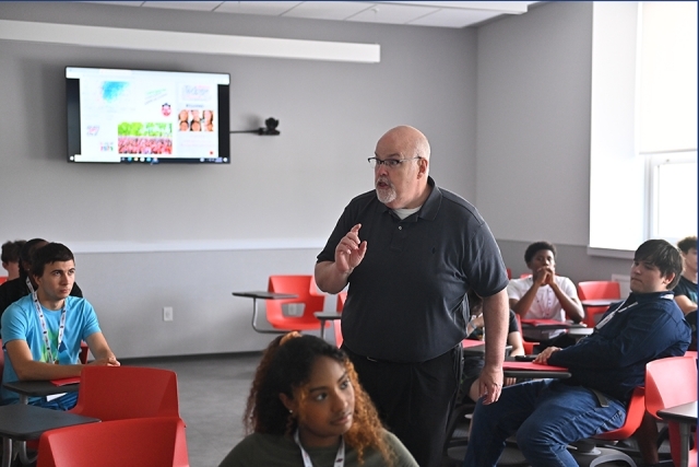 New Student Orientation Gives Equal Focus to Students and Parents