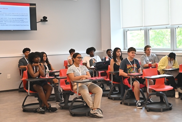 New Student Orientation Gives Equal Focus to Students and Parents