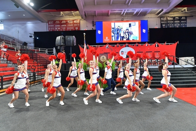 St. John's cheerleaders at New Student Convocation