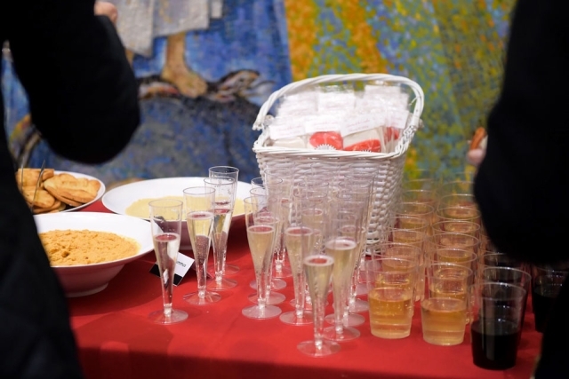 Refreshment table with drinks and glasses of champagne