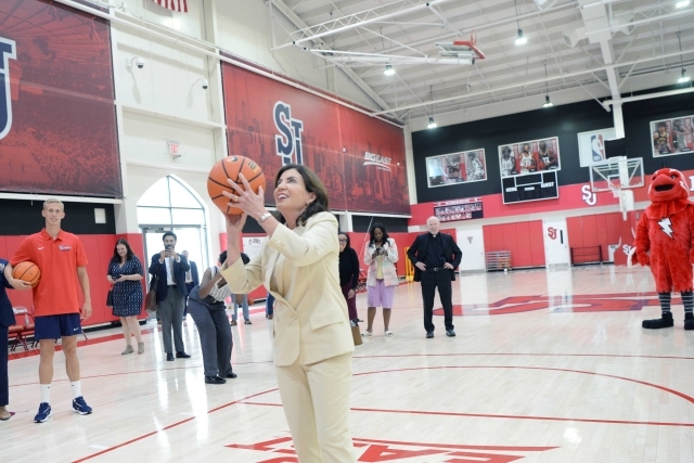 _governor_hochul_shooting_hoops_with_johnny_thunderbird_at_taffner_fieldhouse