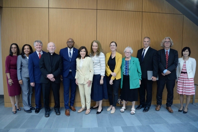 _governor_hochul_visits_st_johns_health_and_science_center