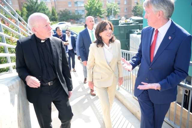 brian_browne_speaking_with_governor_hochul_and_fr._shanley