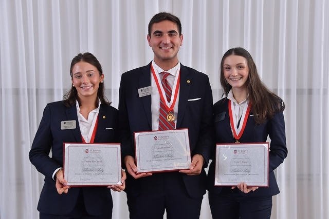 President’s Society members holding certificate