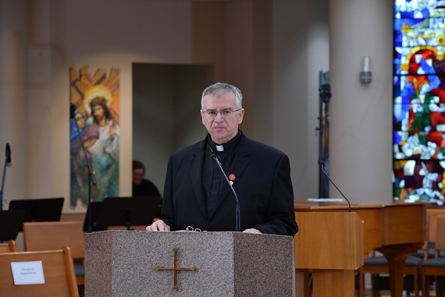 Fr. Griffin speaking at ambo